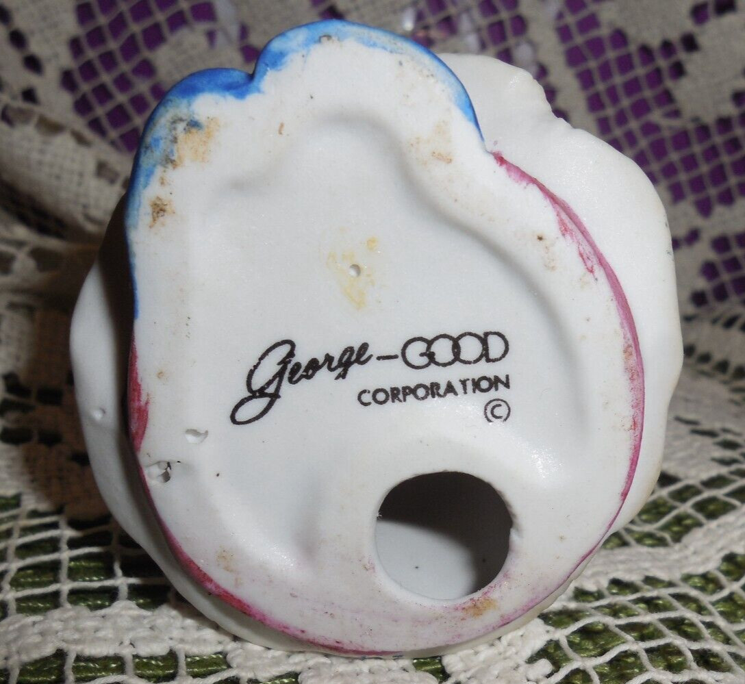 VTG GEORGE GOOD PORCELAIN MOTHER WASHING BABY Figurine 3.50″T