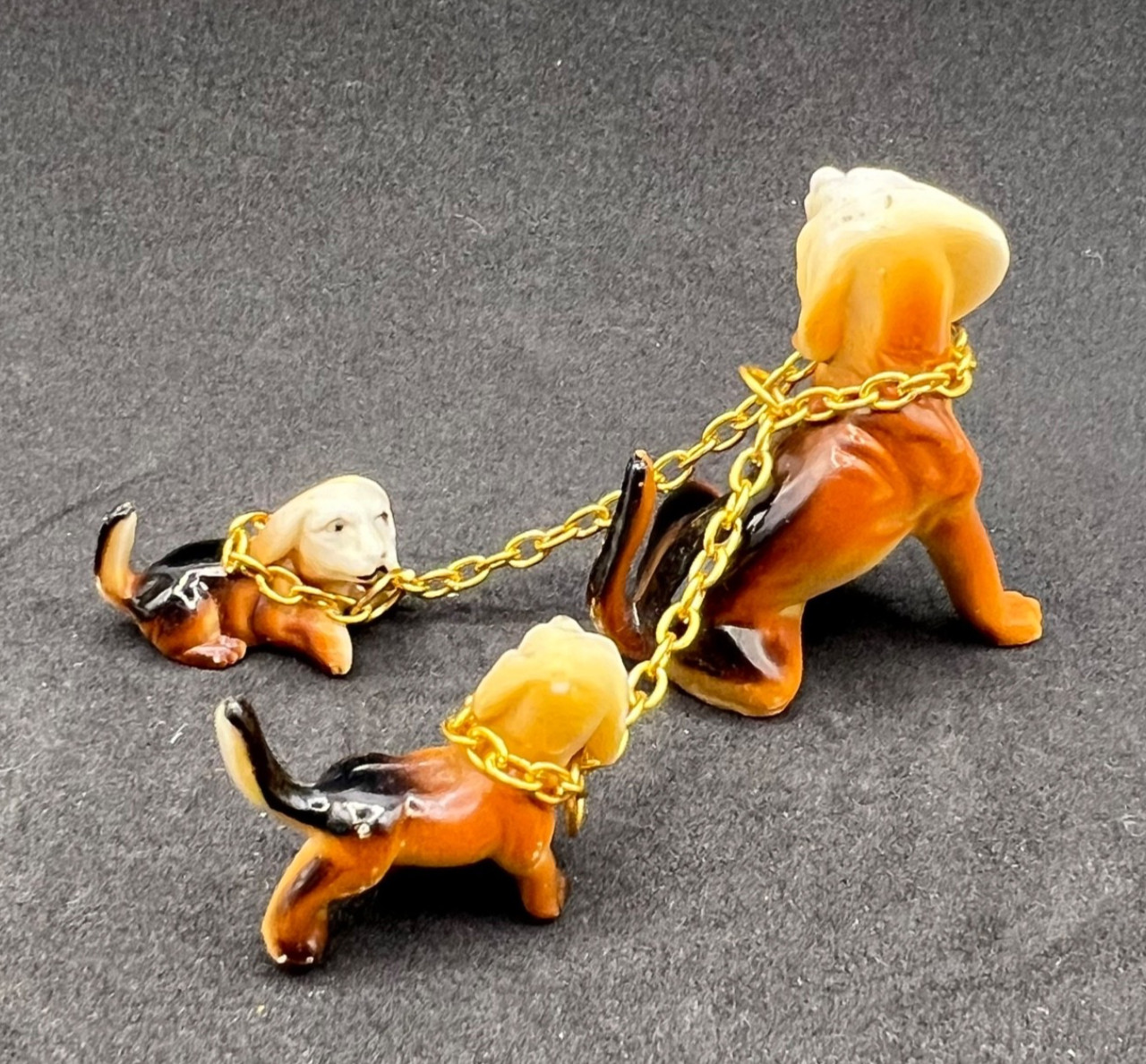 Vintage Plastic Celluloid Beagle Hound Dog Mother 2 Puppies Chain Leash Japan HK