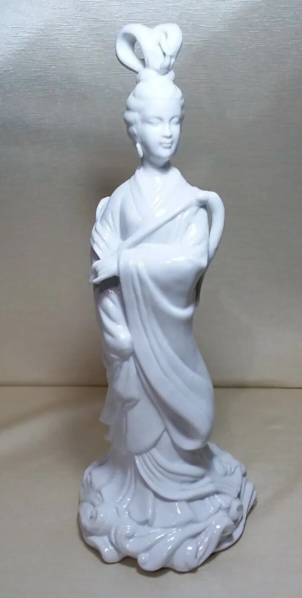 Chinese Craftsmen White Porcelain, Royal Women Made in TAIWAN R. O. C. 13.5″H