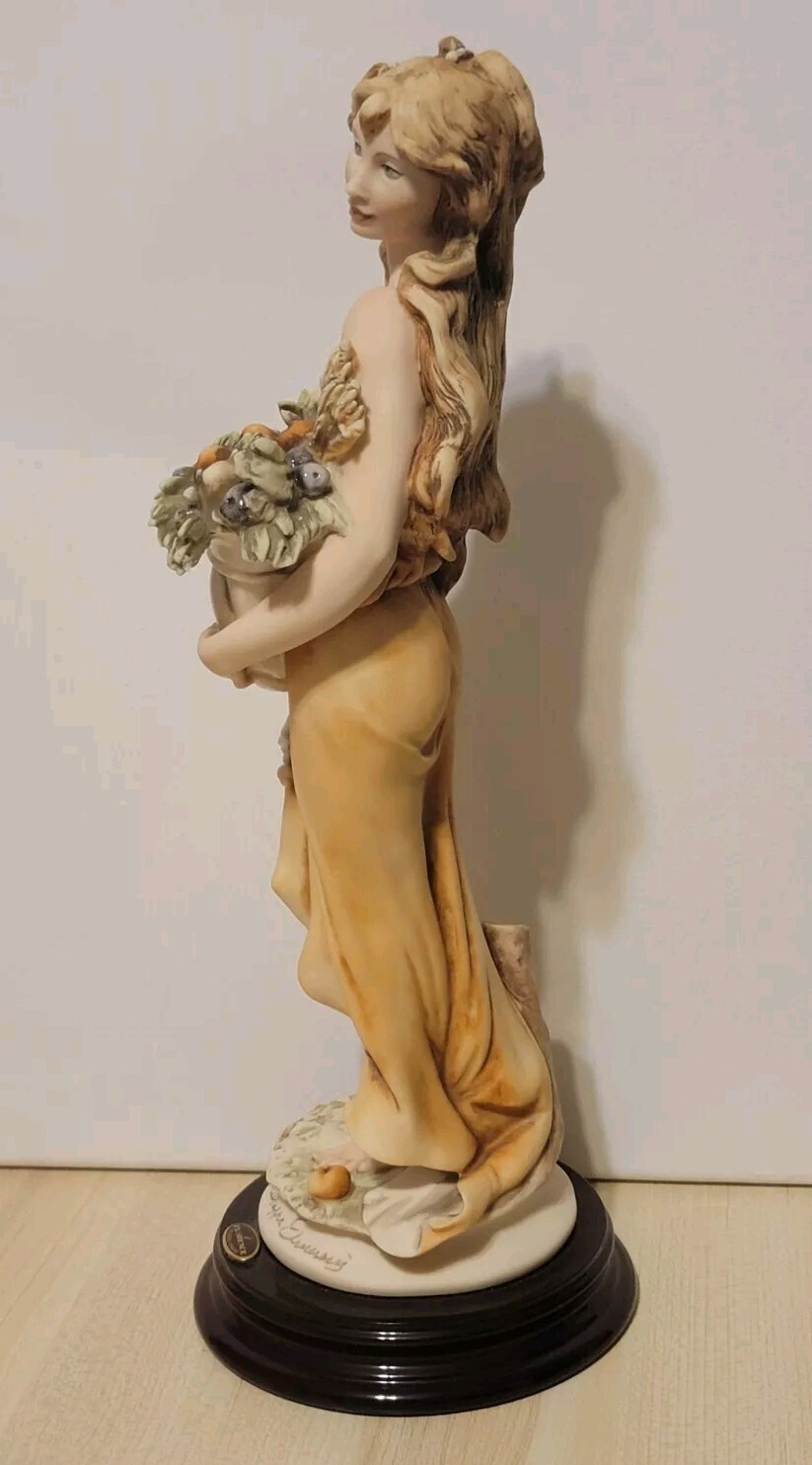 Giuseppe Armani Lady Cornucopia 0182C Figurine Capodimonte Florence Porcelain