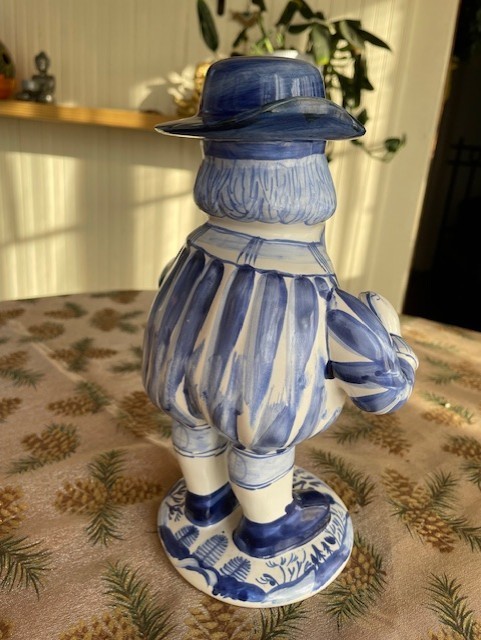 Extremely Rare Williamsburg Ltd 1st Ed Henriot Quimper Mr. Nobody Delft Figurine