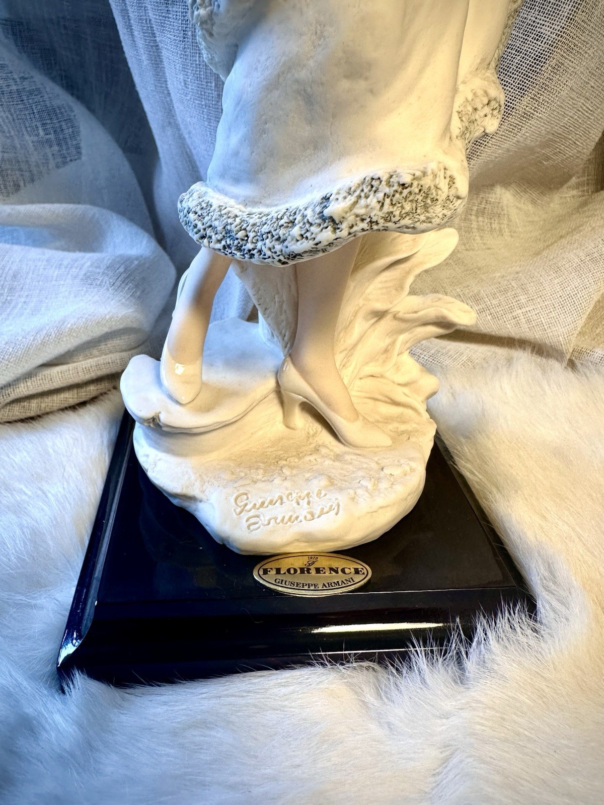 Giuseppe Armani Capodimonte Holly Figurine 0191F Sculpture Florence Italy Statue