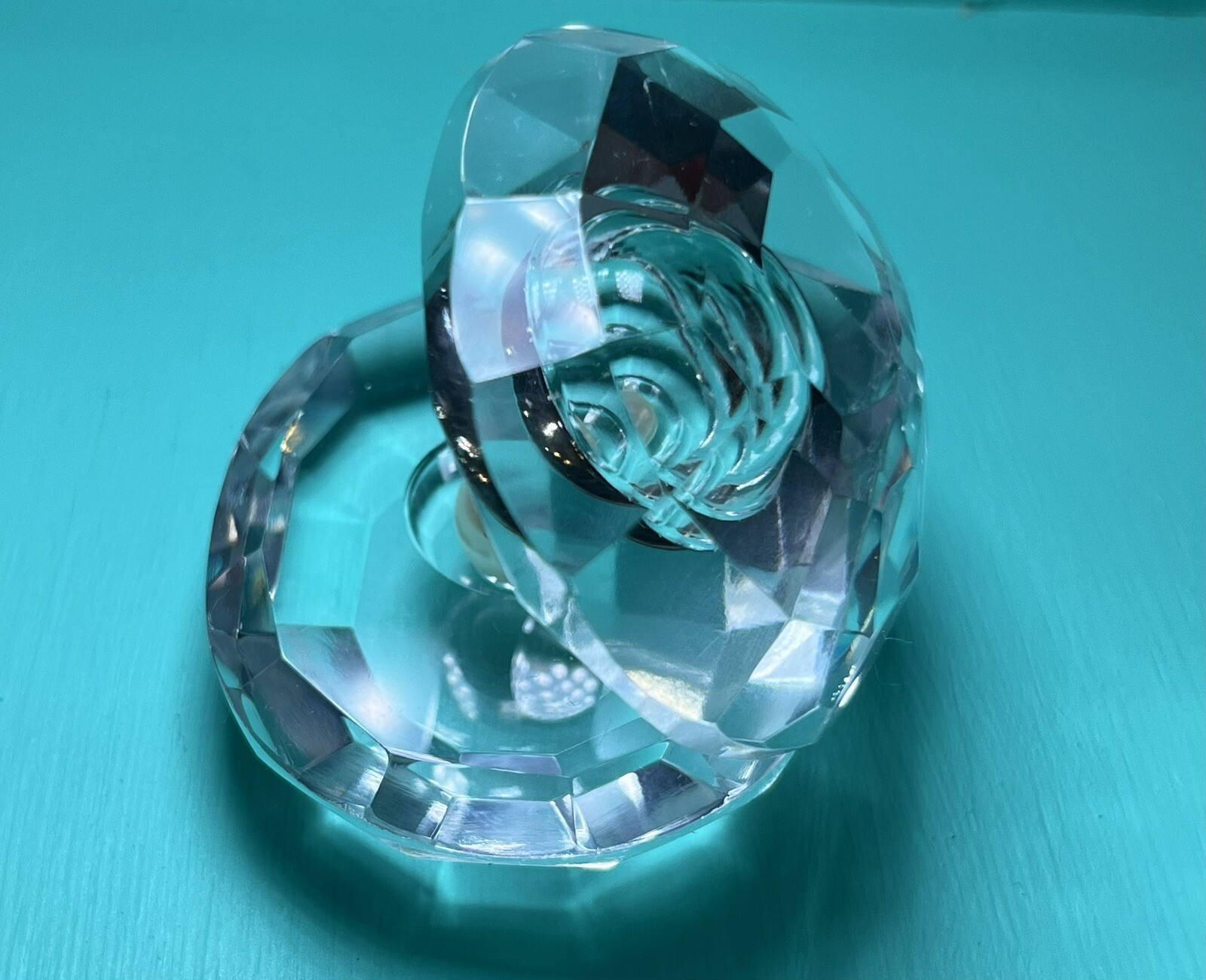 Clear Crystal Oval Shaped Shell With Faux Pearl Figurine 2” H X 2” W