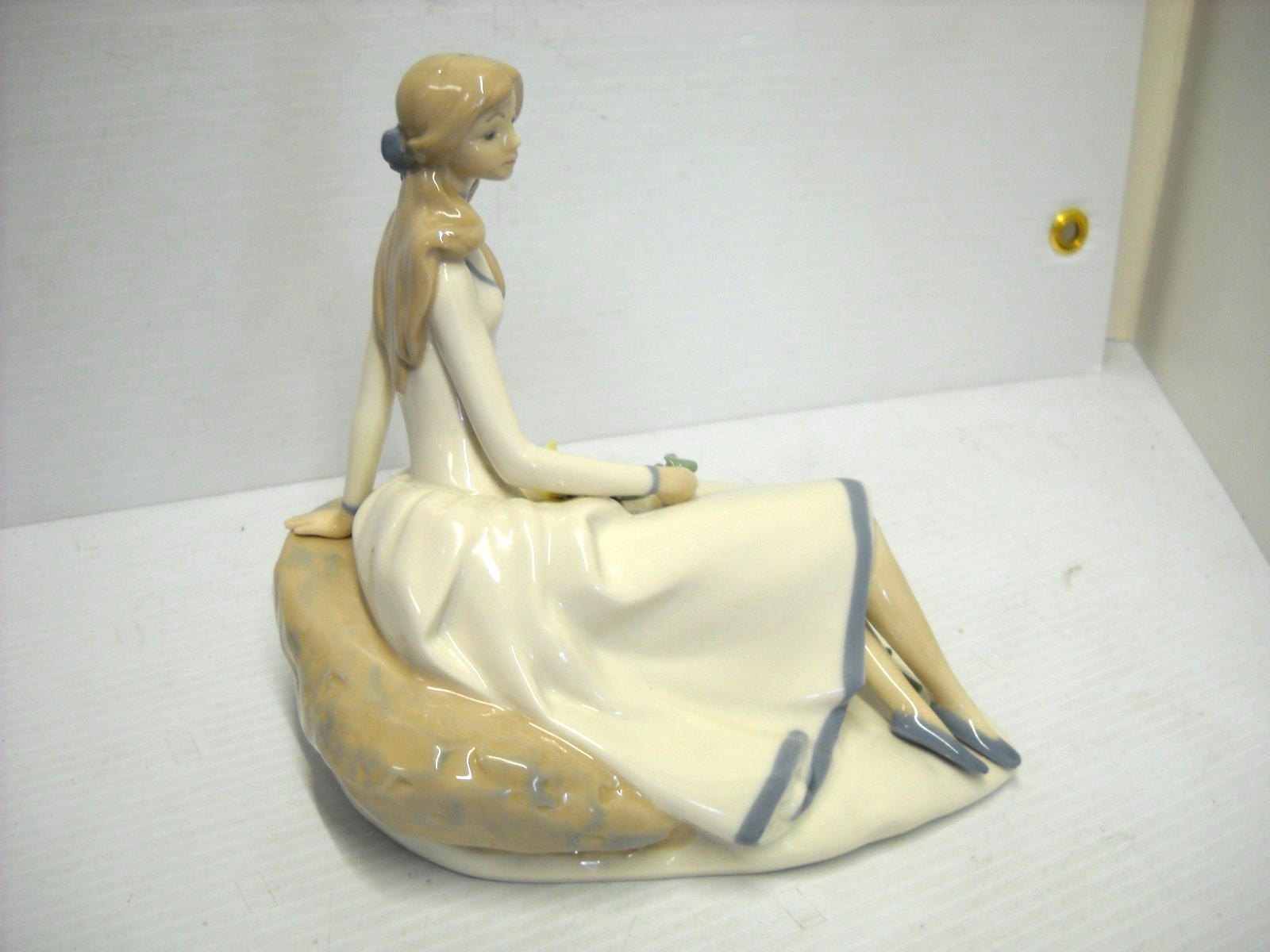 Lladro Artist Fulgencio Garcia Teresa The Tulip Maiden 1983 Fine Porcelain