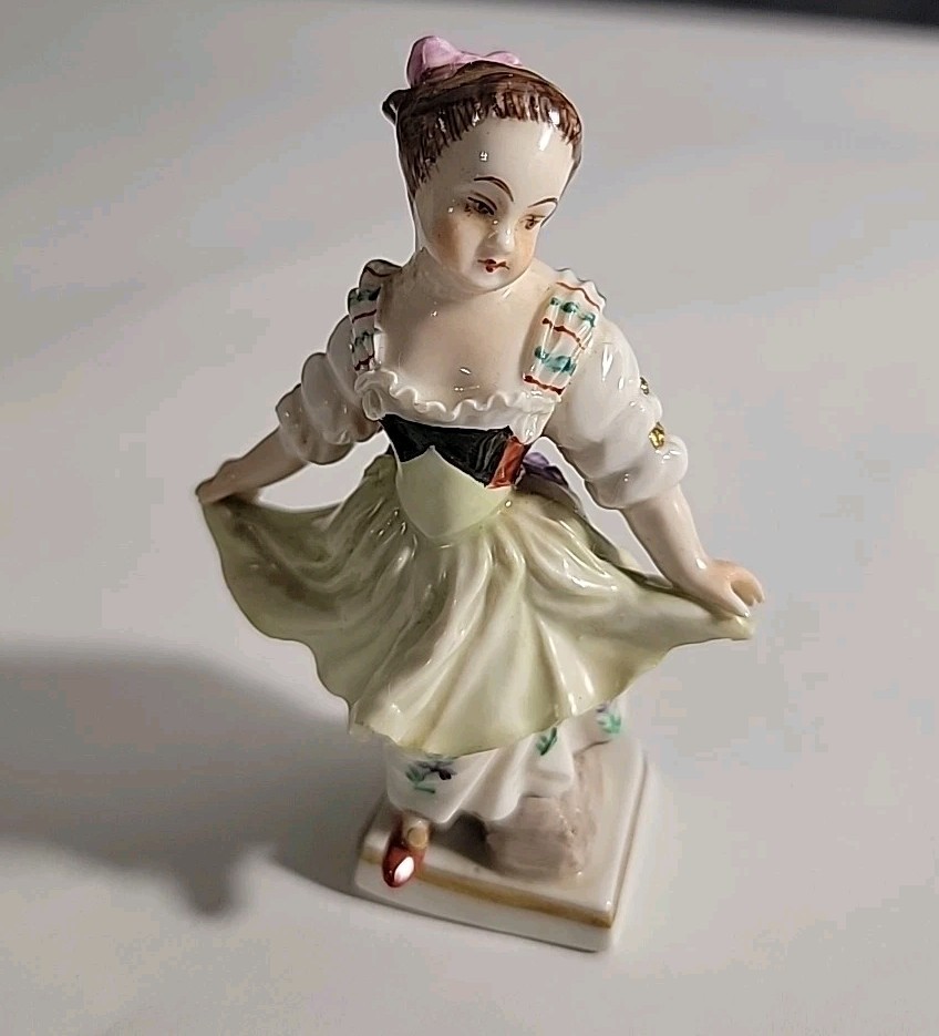 SITZENDORF Thuringa German Young Girl Dancing PORCELAIN FIGURINE 1918 Mark