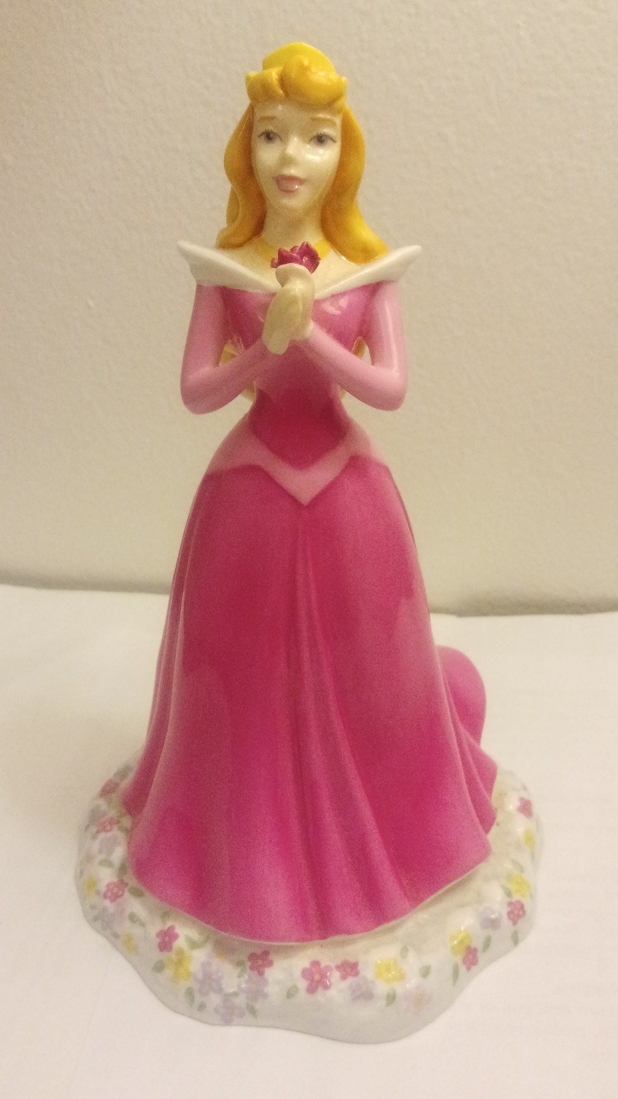 Royal Doulton Walt Disney Showcase Princesses Figurine Sleeping Beauty Aurora