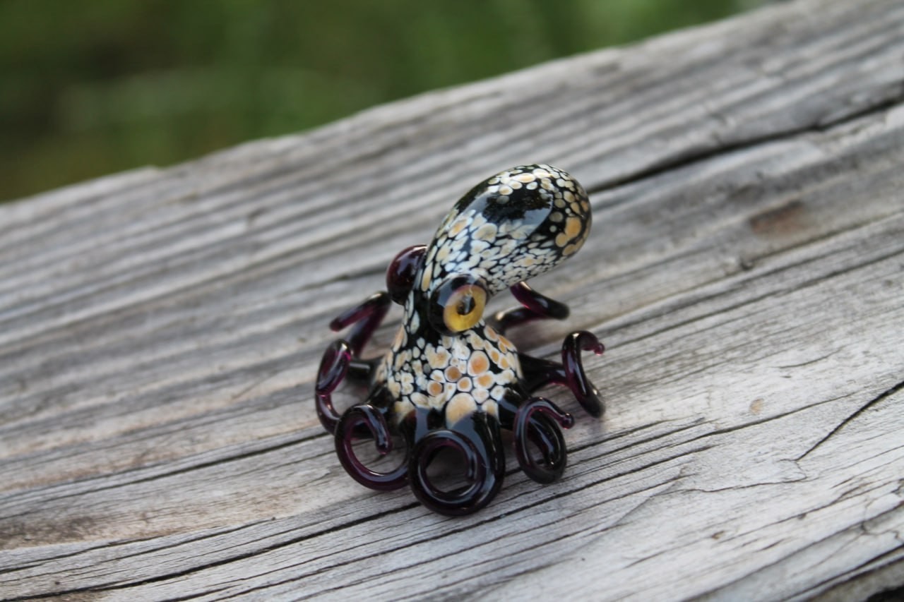 Beige Black Handmade Glass Octopus Figurine – Lampwork Animal – Miniature
