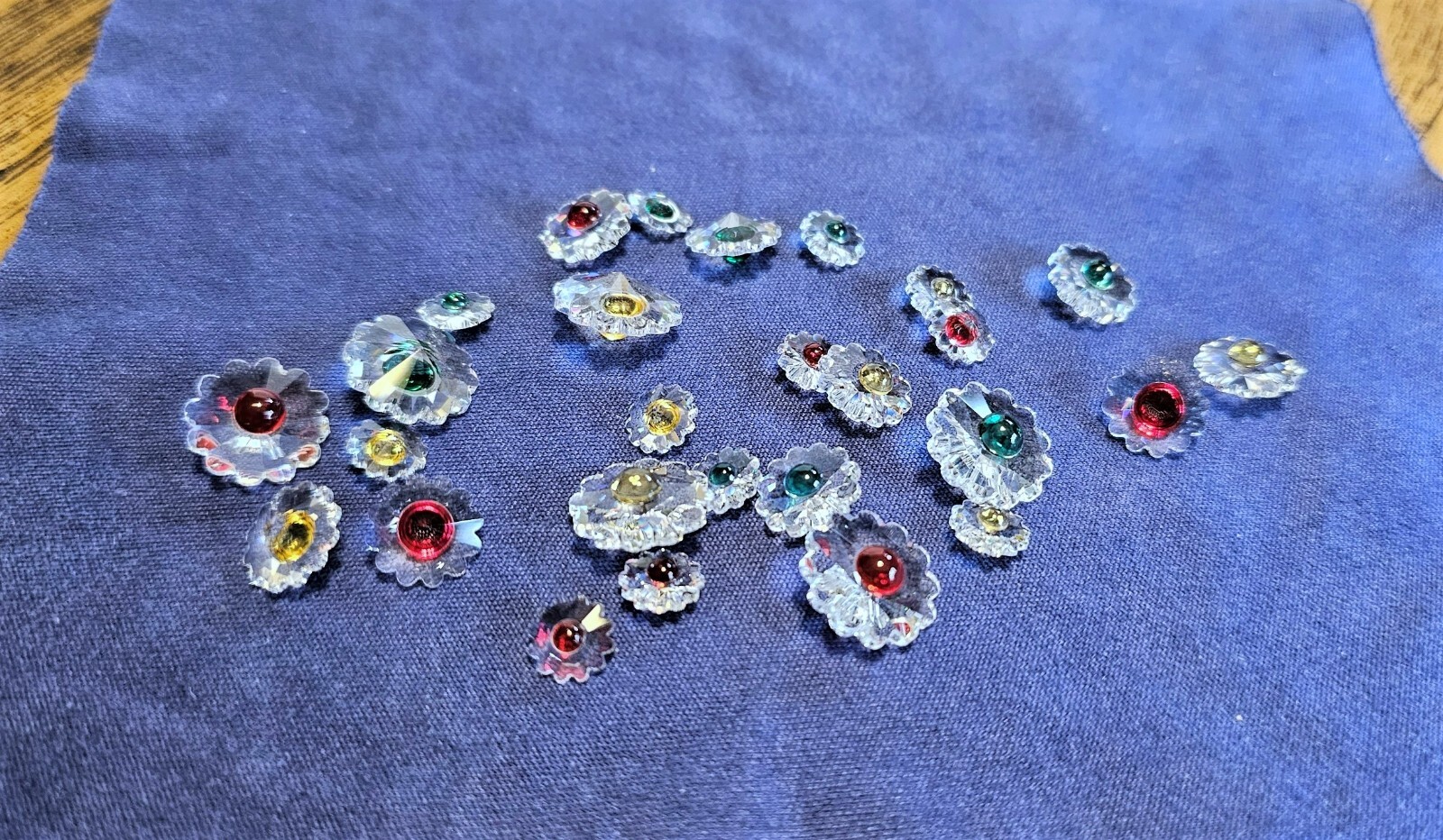 🌼Swarovski Crystal 1999 – 2001 SCS Gift, Lot of 27, MINI Daisy Flower Figurines