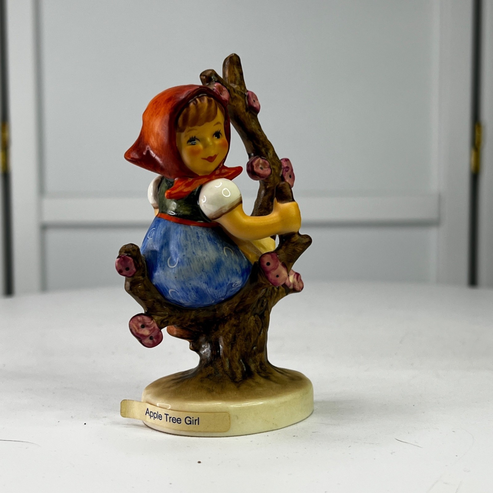 Goebel Hummel 4″ Apple Tree Girl Vintage Figurine 141 3/0 Collectible From 1984
