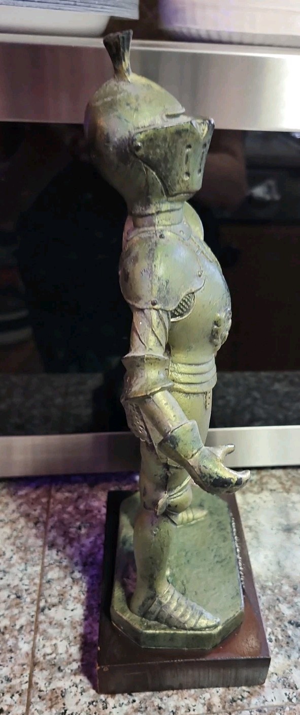 Vintage Mid Century Italy Medieval Knight In Armor Figurine Resin W/ Wood Base