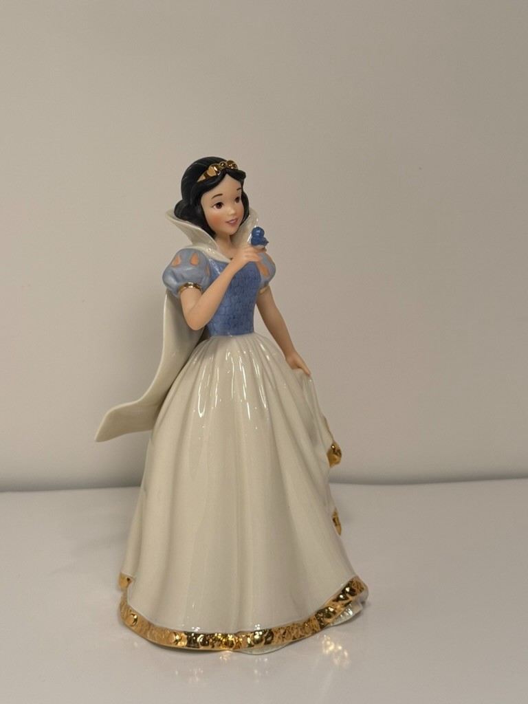 Lenox Disney Showcase Collection Snow White Figurine with Bluebird Porcelain