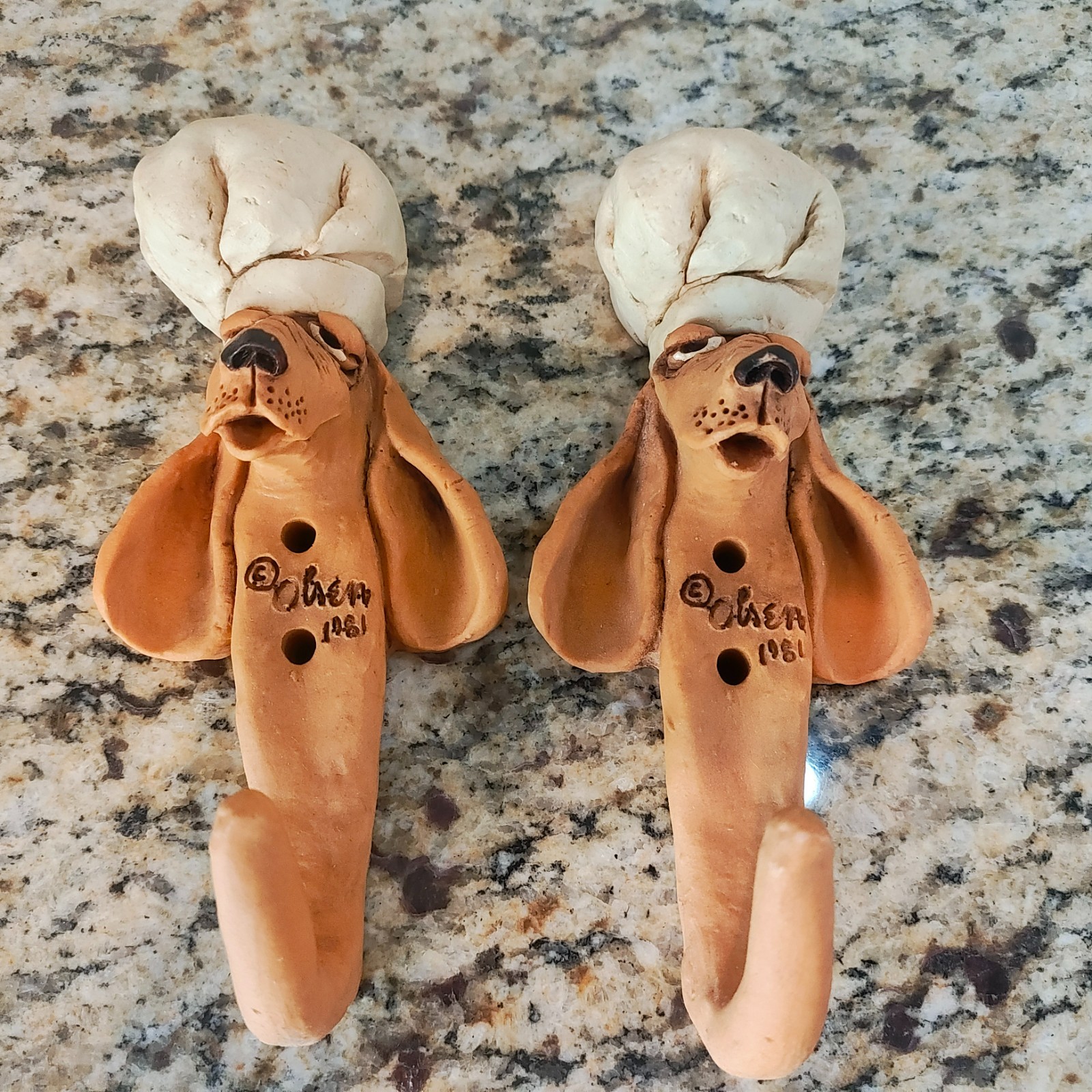 Set of 5 Bloodhound Dogs Olsen Curious Creations Figural Wall Hooks Vintage 1982