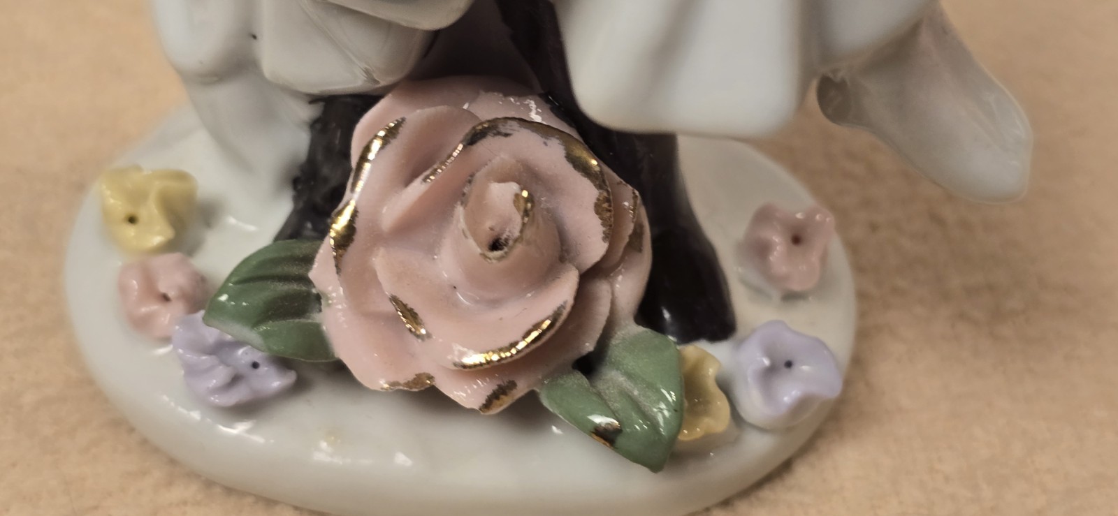 VTG 1950s Bride & Groom Porcelain Hand Painted Wedding Cake Topper 5″x 3″
