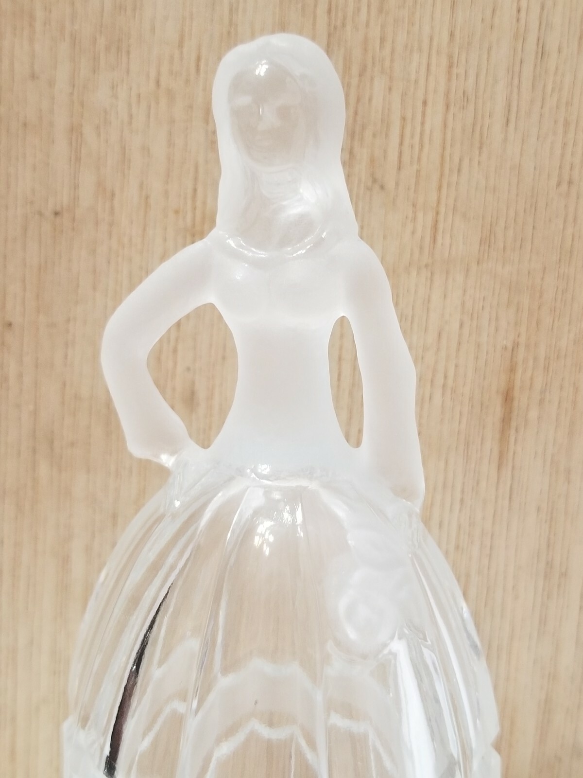 VINTAGE CLEAR FROSTED GLASS SOUTHERN BELLE LADY FIGURINE 6.5″