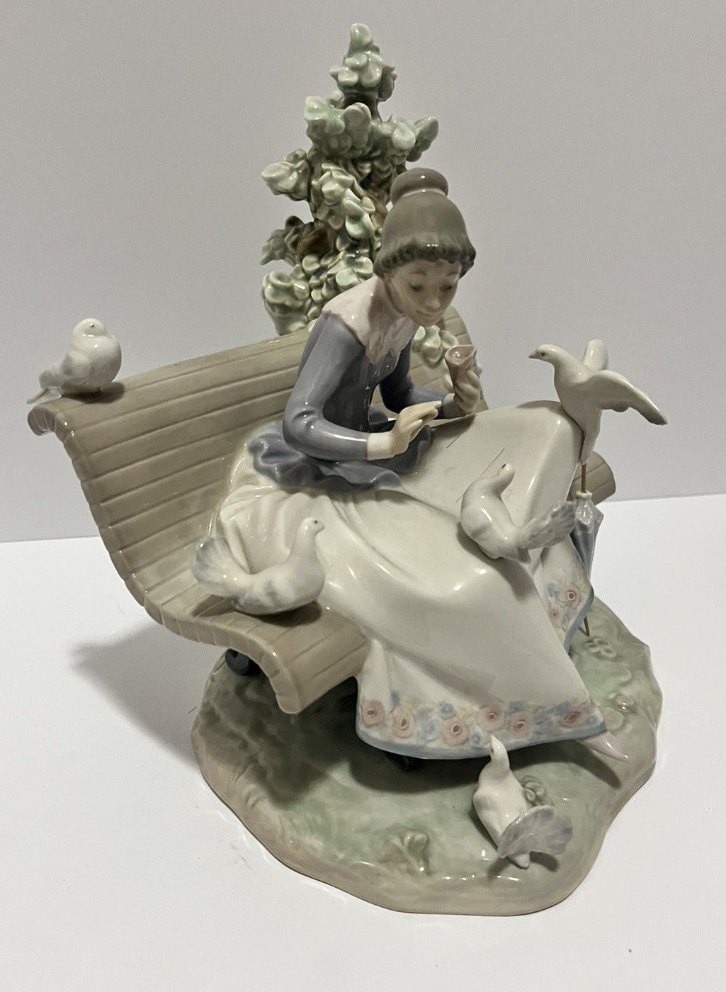 RARE SIGNED LLADRO Figurine Feeding the Pigeons – #5428 Large in Mint Condition