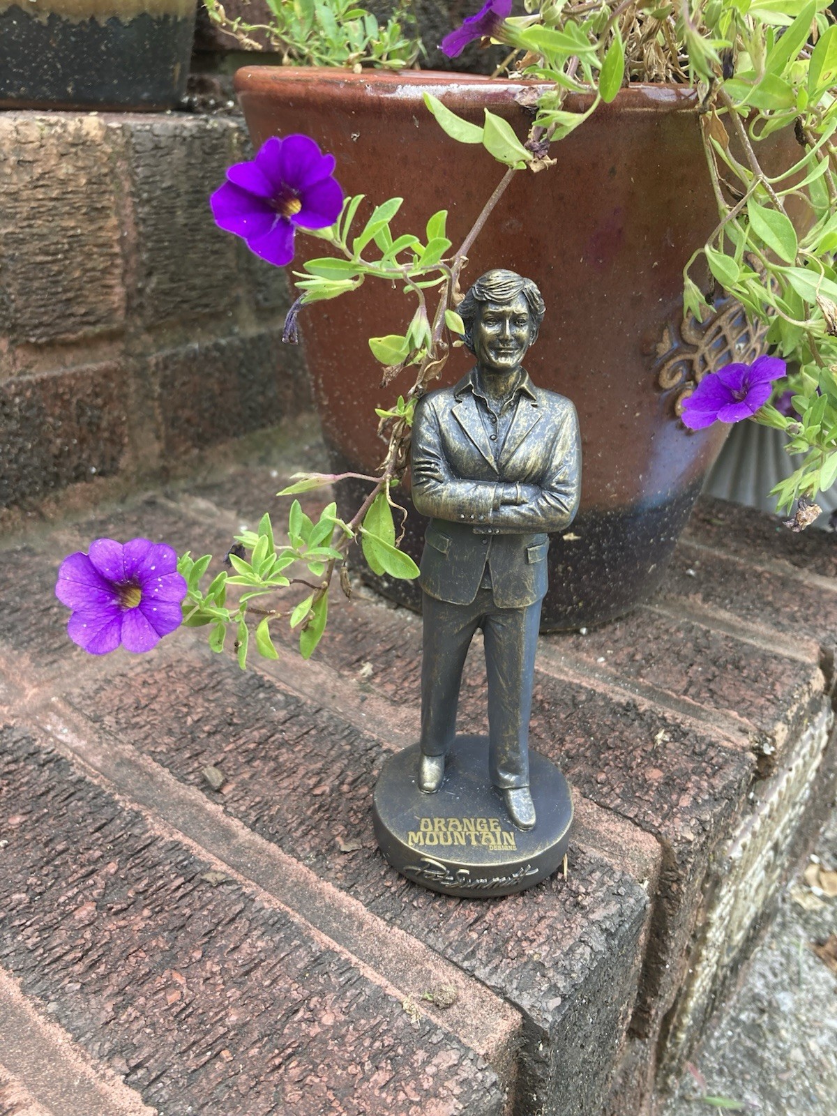 Rare Find: Limited Edition 6″ Lady Vols Pat Summitt Statue