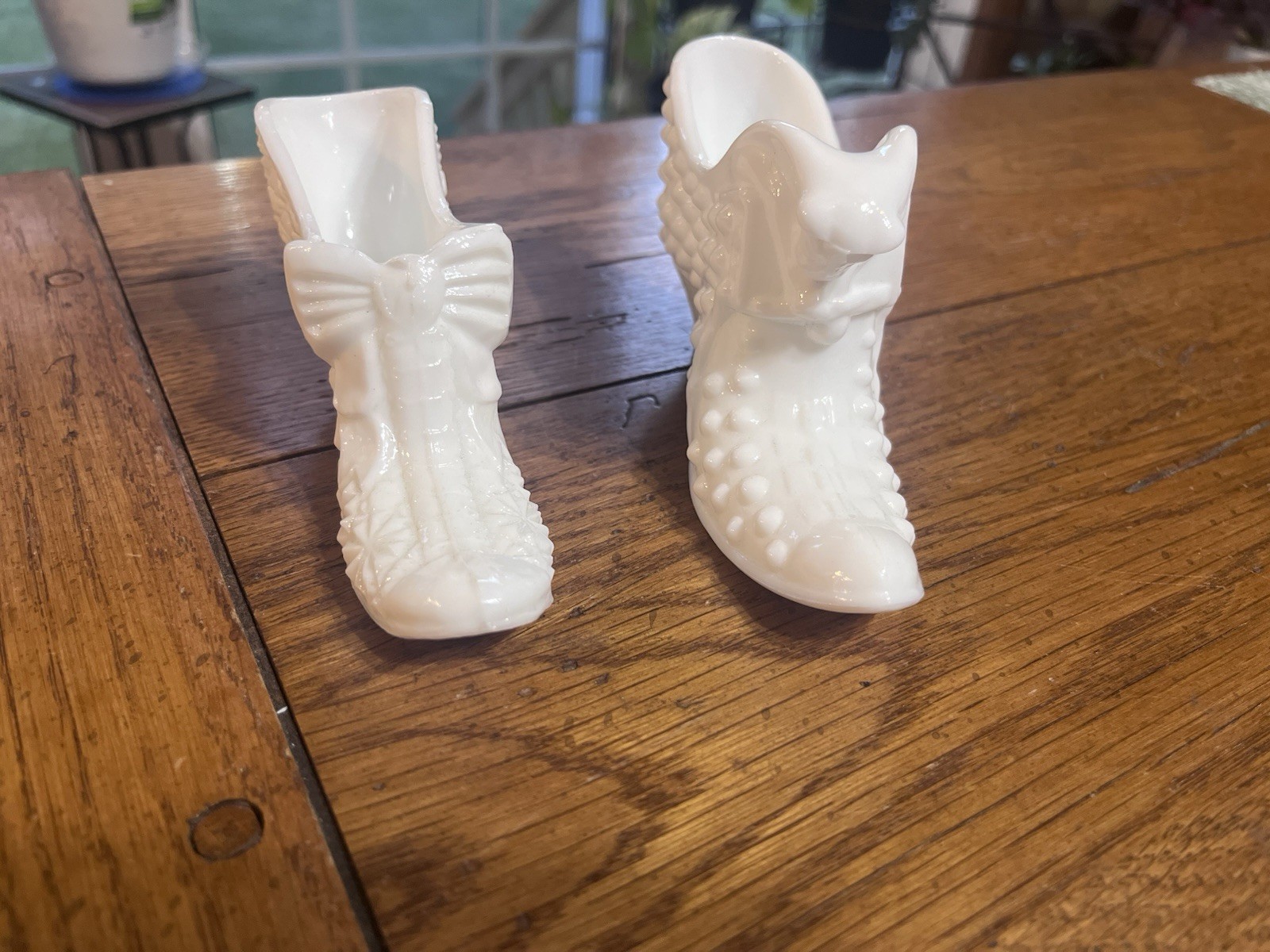 LOT OF 2 NICE VINTAGE FENTON MILK GLASS SHOES CAT HEAD 1 HOBNAIL AND 1 BOWTIE