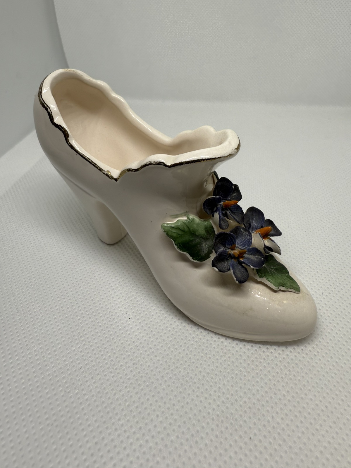 VTG Victorian Shoe Made In Japan Forget Me Nots. 4”x3.5”x1.5”. EUC!