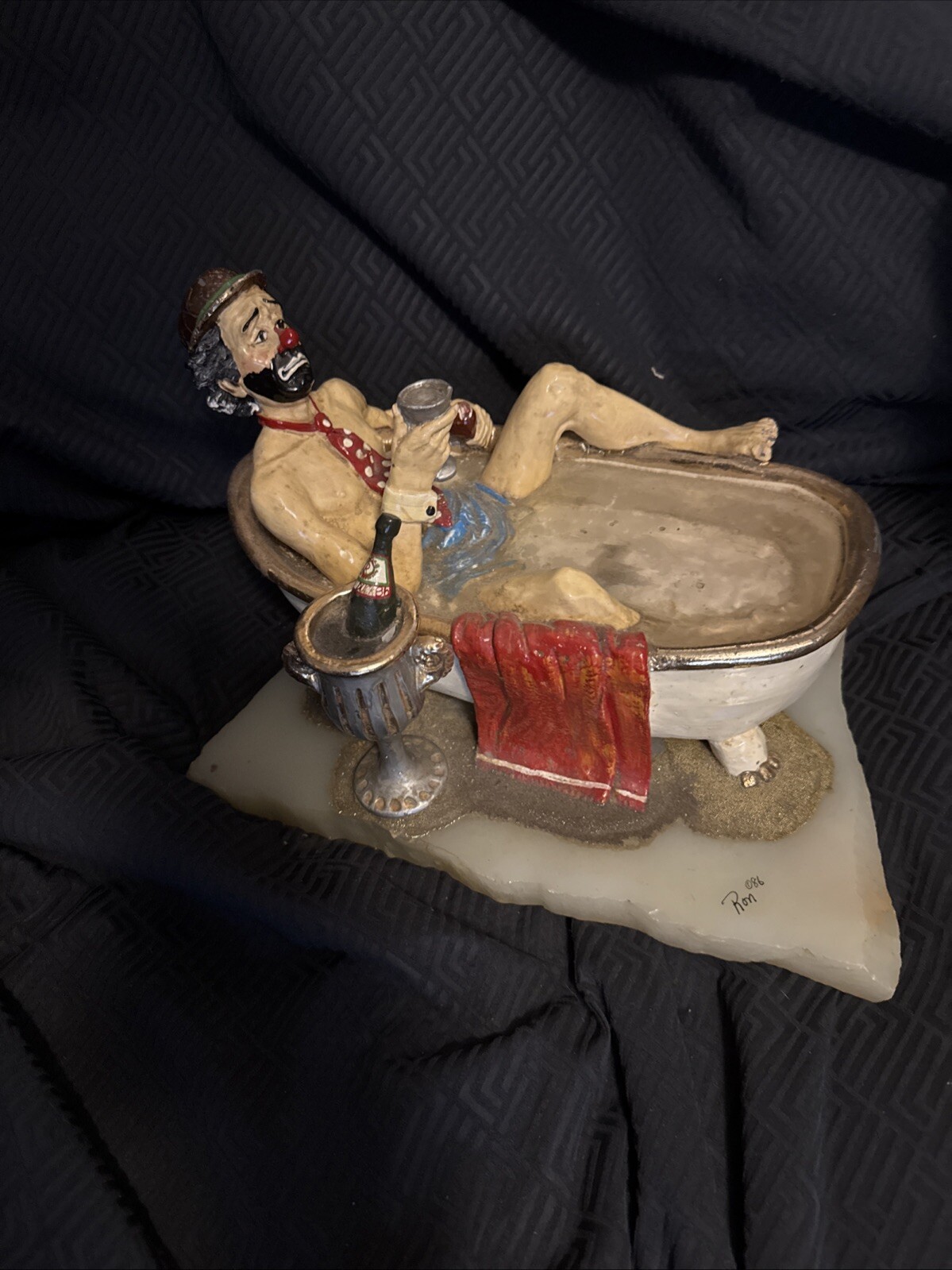 Ron Lee collection Emmett Kelly clown in bathtub drinking cold duck 15”