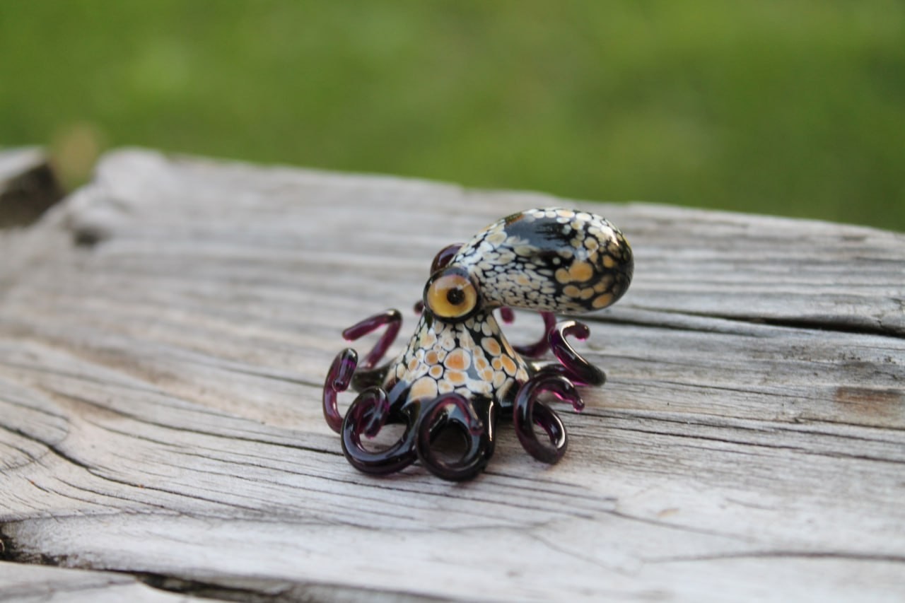 Beige Black Handmade Glass Octopus Figurine – Lampwork Animal – Miniature