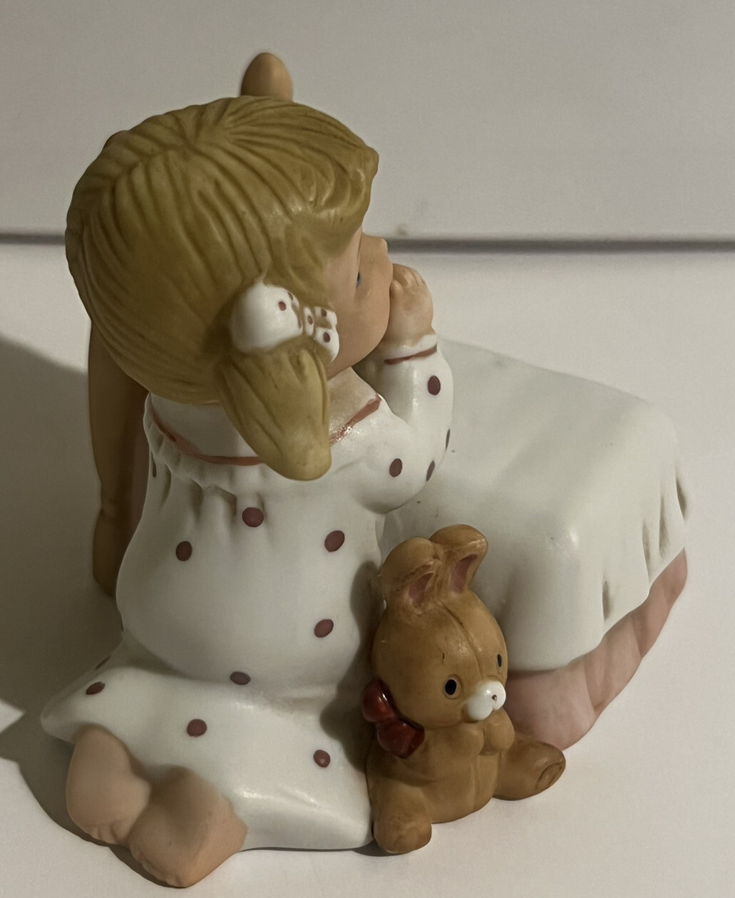Homco Vintage Praying Girl Ceramic Figure Kneeling at the Bed Thailand #1420
