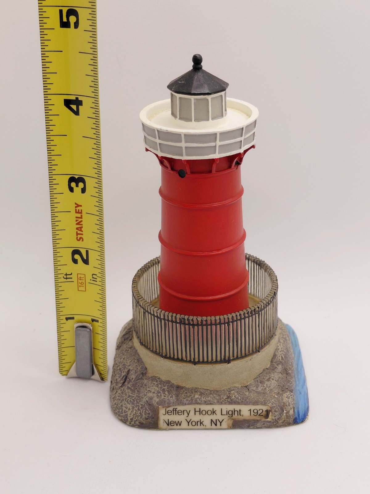 Lefton’s Historical American Lighthouse Figurine – Jeffrey Hook – New York