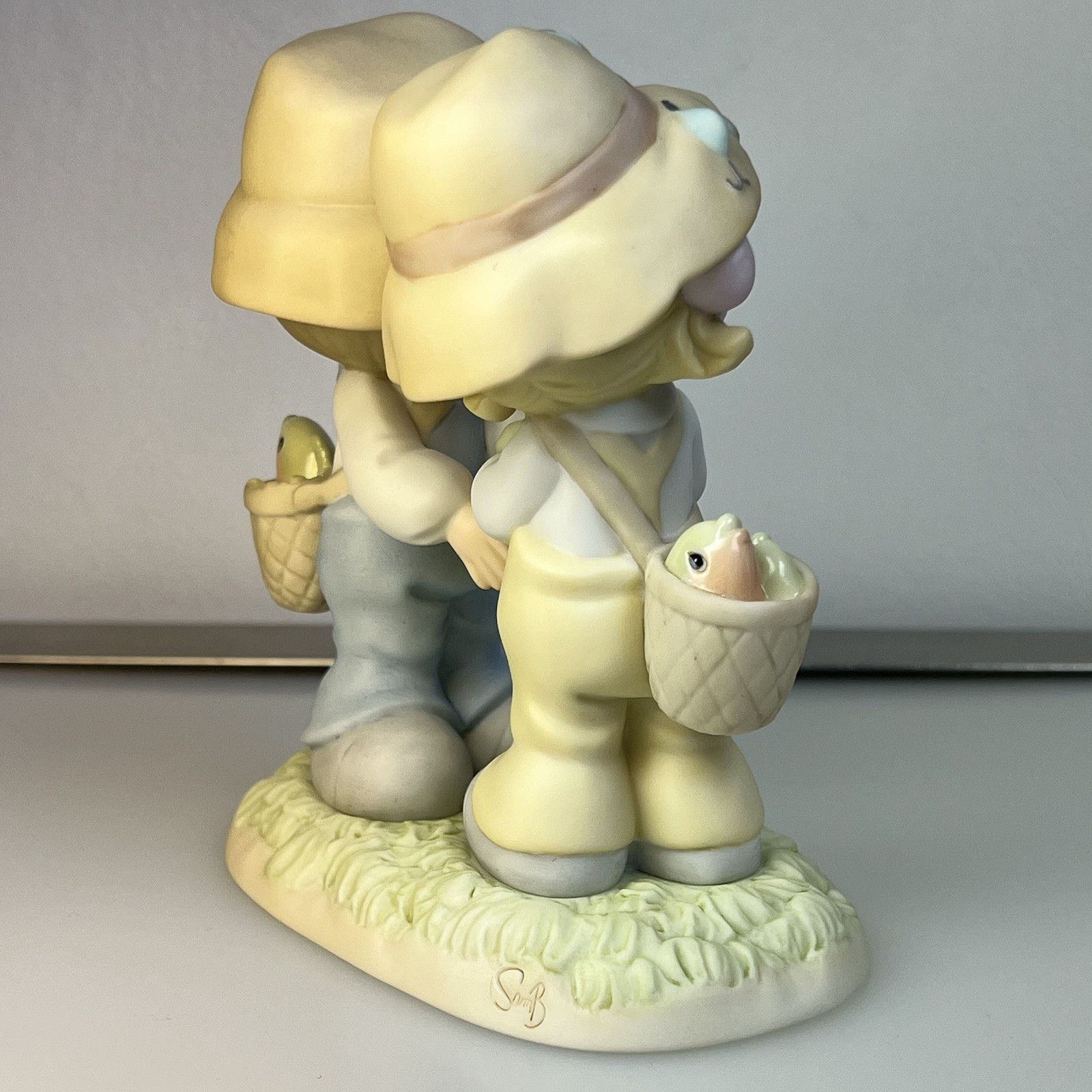Precious Moments “O-Fish-Aly Friends for a Lifetime” porcelain figurine Mint Box
