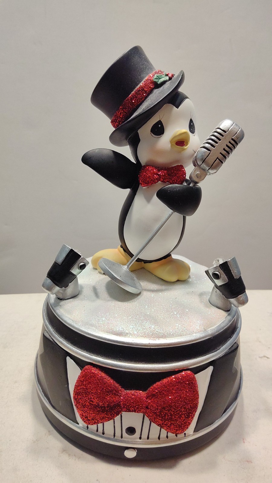 2015 Precious Moments RESIN Signing Penguin Music Box – 161109