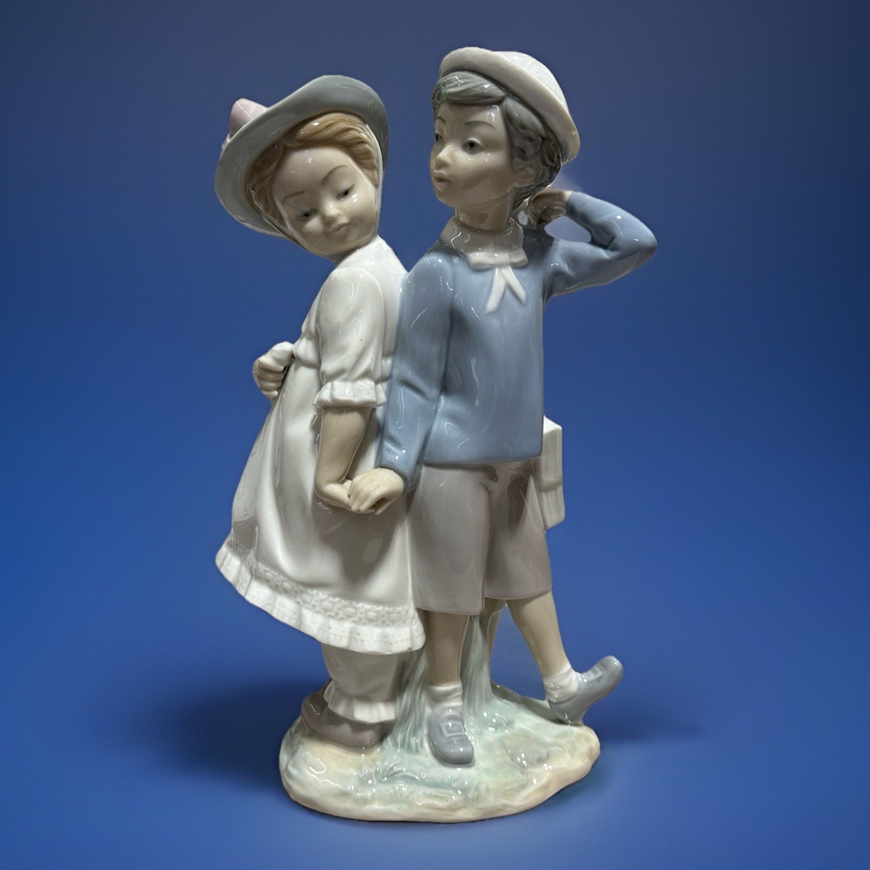 Lladró #1127 Puppy Love Figurine Retired Vicente Martinez Porcelain Dog Girl (M)