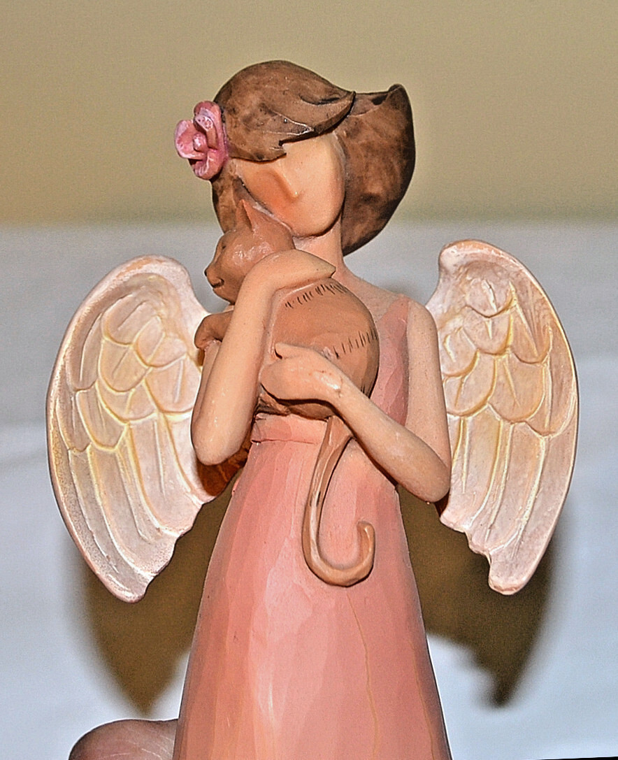 YOUNGS INC. 7.5″ RESIN ANGEL, “PRETTY IN PINK”, HUGGING CAT KITTEN, NICE GIFT
