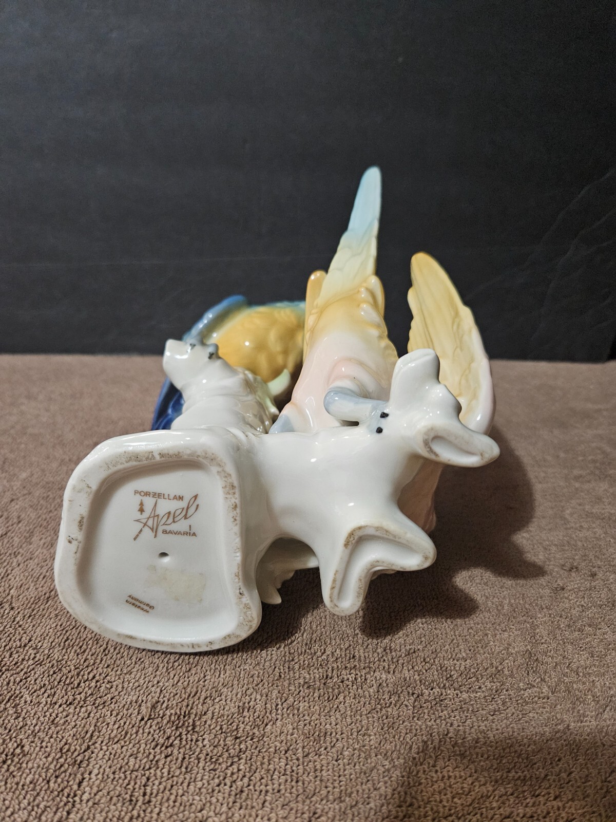VINTAGE GERMAN PORCELAIN APEL PORZELLAN COLORFUL DOUBLE PARROT FIGURINE 7 5/8″