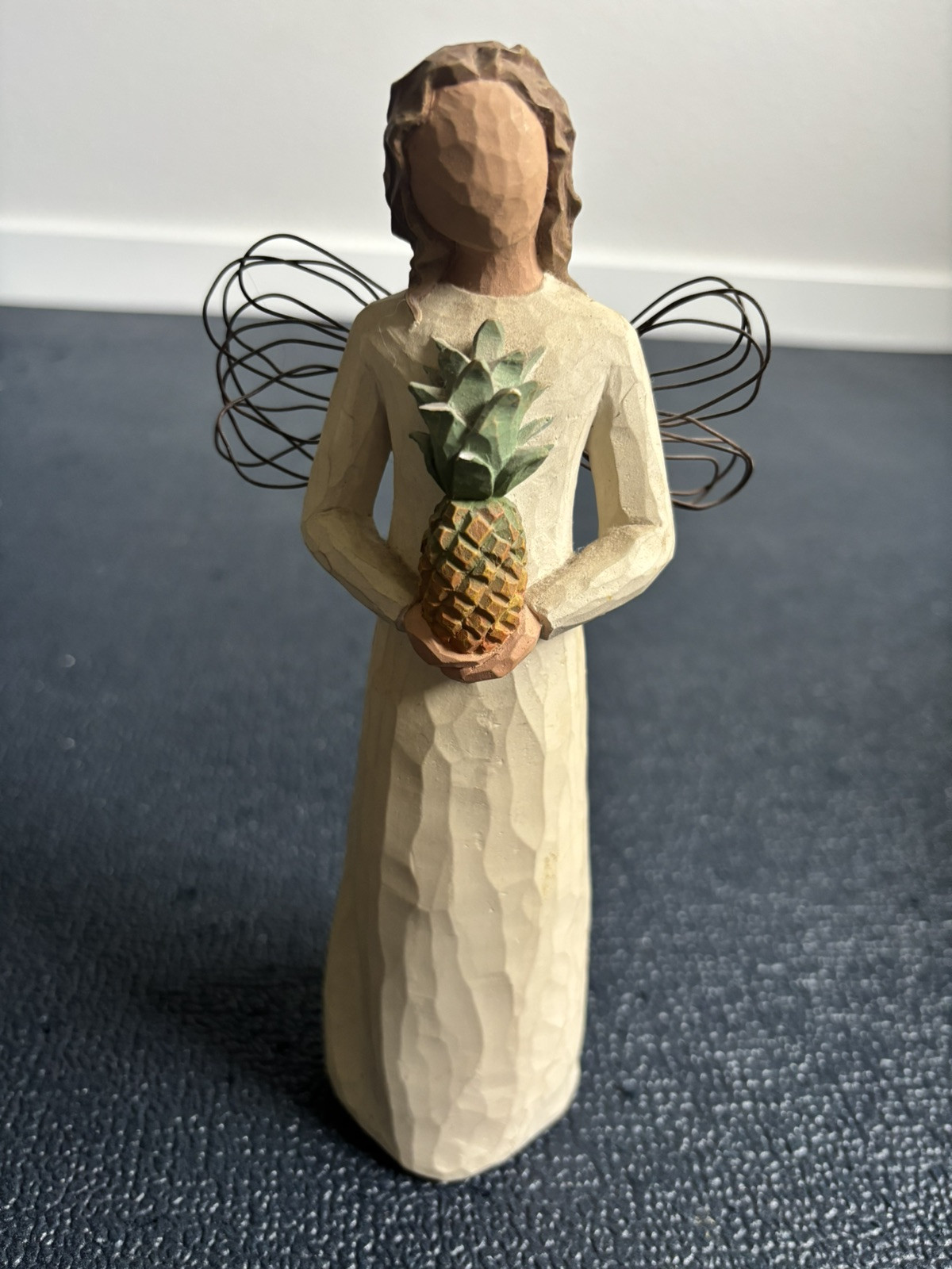 Demdaco Willow Tree Figurine “Welcoming Angel” by Susan Lordi 2002 8 1/4″