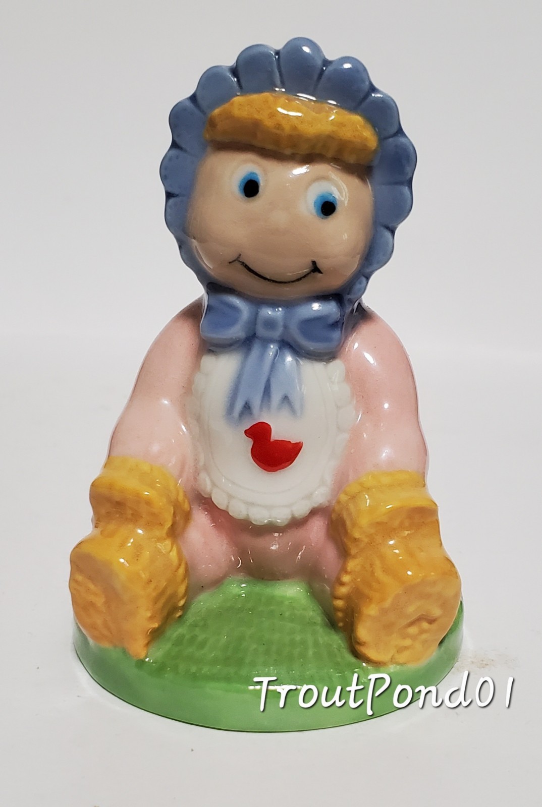Wade Baby Straw Family Girl Porcelain Figurine 3 In Lg Blow-Up LE 2000 + Box