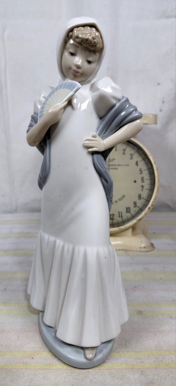 Vintage NAO by Lladro Madrid Girl with Fan Figurine Spain Porcelain Daisa 1980