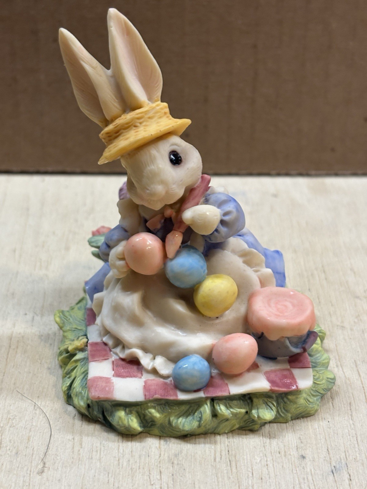 Vintage Bunny Toes Easter Bunny Figurines Lot of 2 Pacific Rim 1994