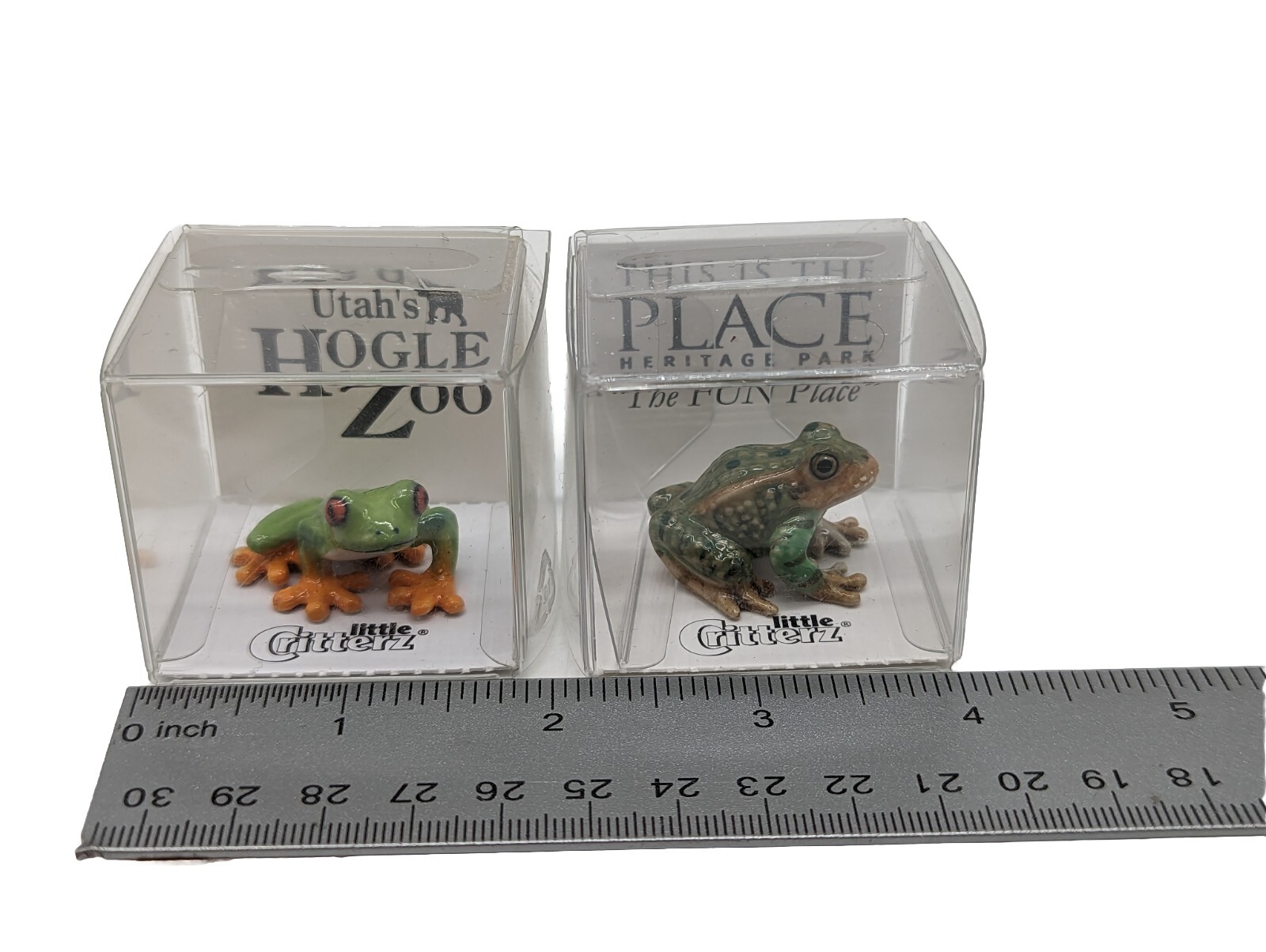 Lot /2 Little Critterz Red-Eyed & Leopard Frogs Hand-Painted Porcelain Mini Figs