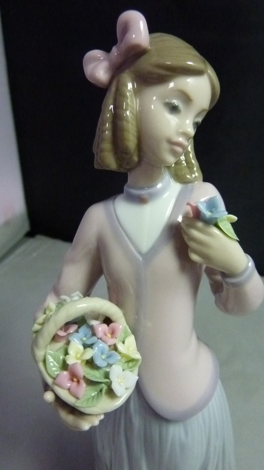 LLADRO INNOCENCE IN BLOOM #7644 GIRL WITH FLOWERS 1996 COLLECTORS SOCIETY