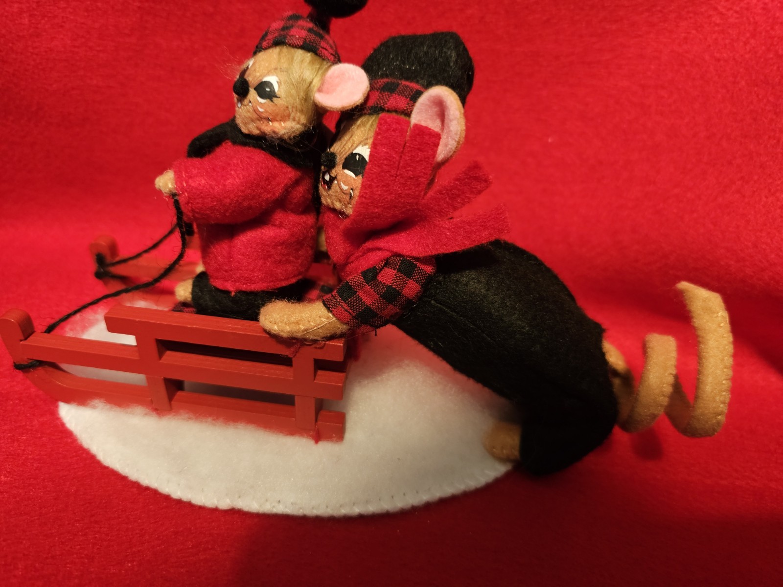 Anna Lee 5in Winter Woods Sledding Mice, 2021, 610021, Plaid girl and boy outfit