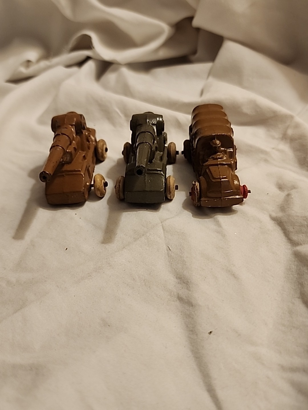 Vintage Set of 3 Barclay Toy Lead US Army Artillery Pieces and Truck