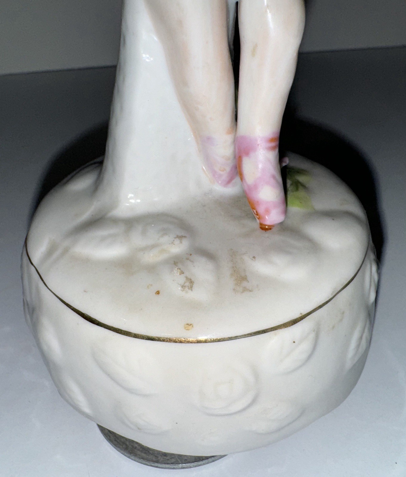 Vintage Porcelain Ballerina Music Box 6″ Figurine Plays Swan Lake Rotating Pink