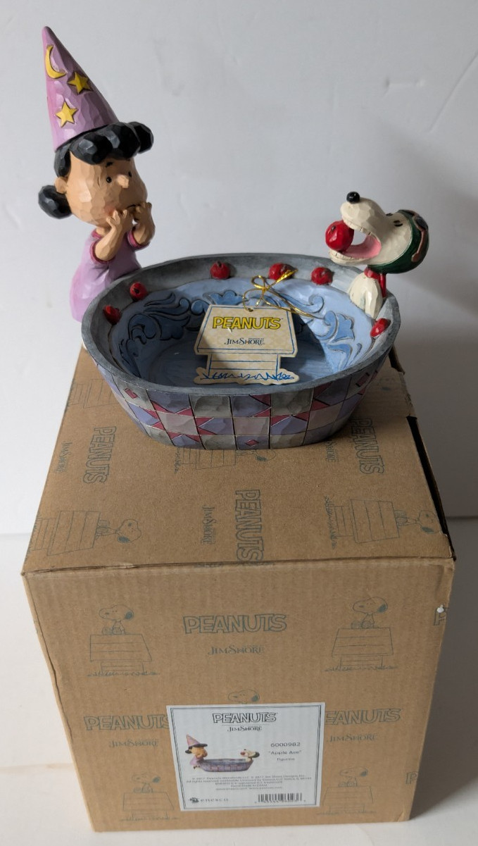 Jim Shore Enesco Halloween Peanuts Lucy and Snoopy Apple Ace Figurine #6000982