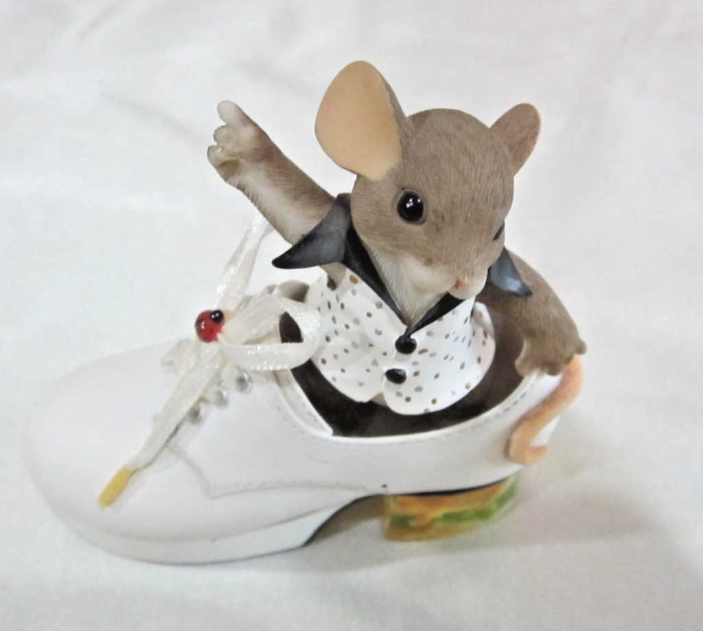Charming Tails Disco Fever #89/284 Mackenzie the Mouse in John Travolta Pose