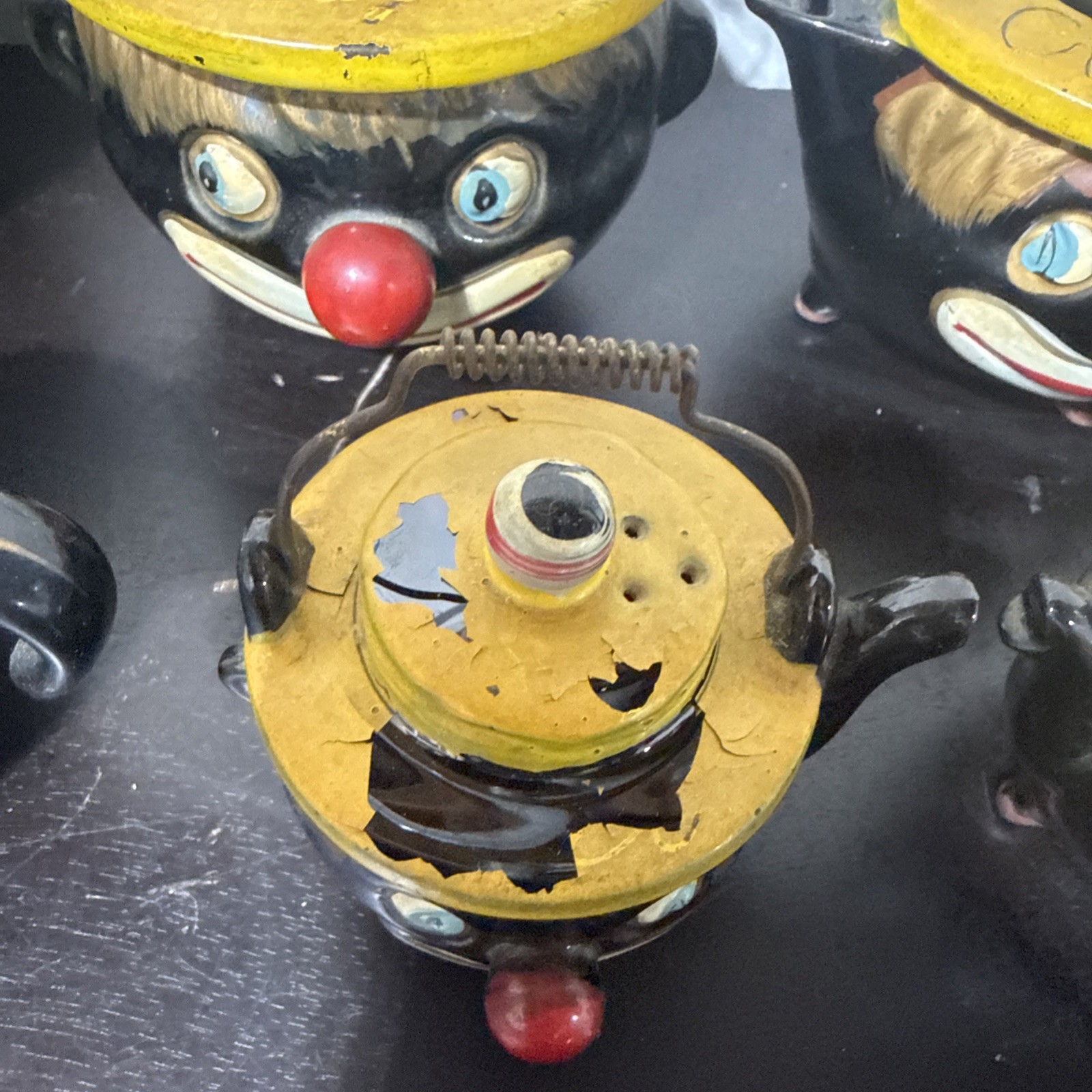 1950’s 9pc Thames Red Ware Hand Painted Clown Face Good Condition