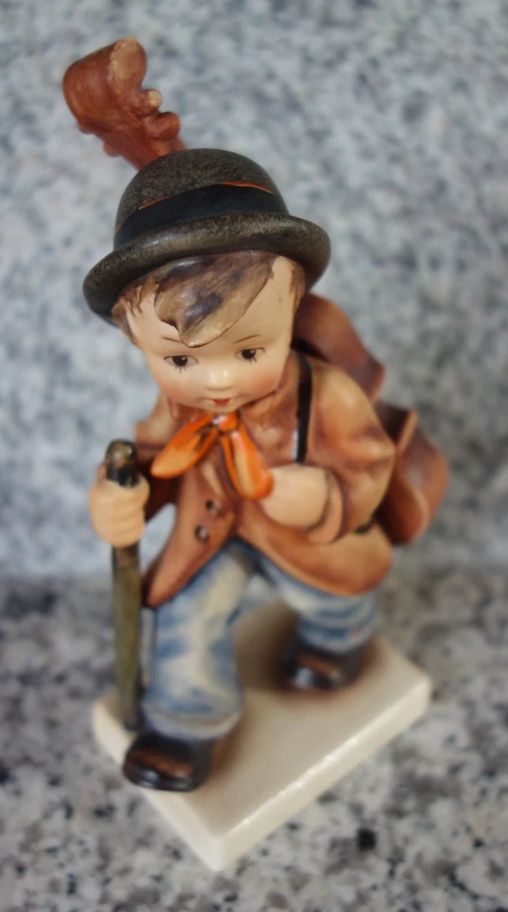 Hummel figurine Hum 89/1 “Little Cellist” TMK 1 * Crown Mark * old style