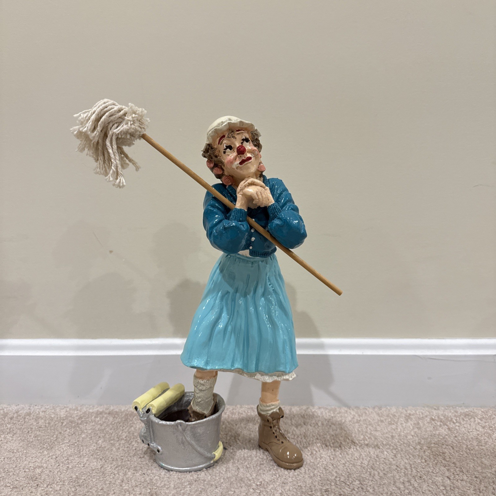 JUDI’S PASTIME COLLECTIBLES 1985 CAROL BURNETT MAID CLOWN FOOT PAIL MOP BUCKET