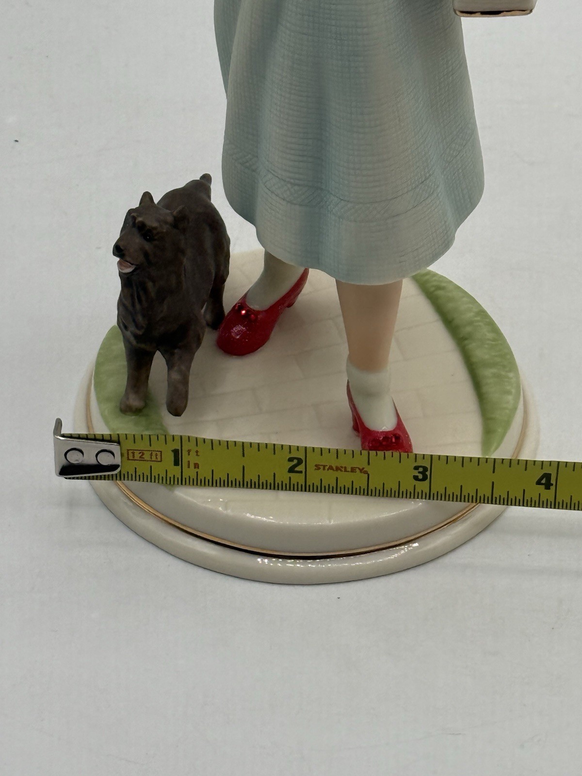 Lenox Dorothy & Toto #6131023 Figurine Wizard of Oz Approximately 8X4” Retired