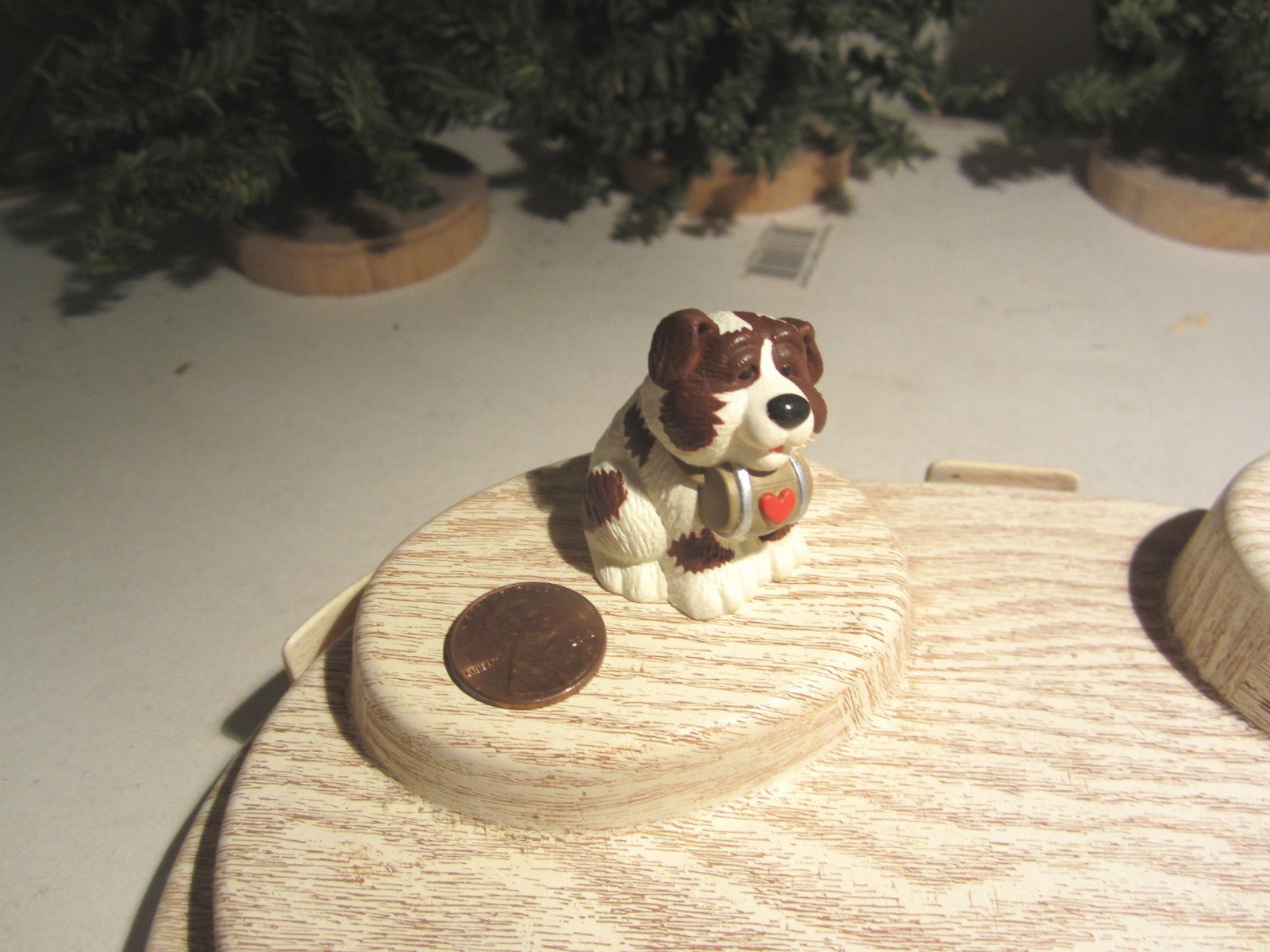 HALLMARK MERRY MINIATURE VALENTINE’S DAY ST BERNARD W HEART BARREL 1994 QSM8017