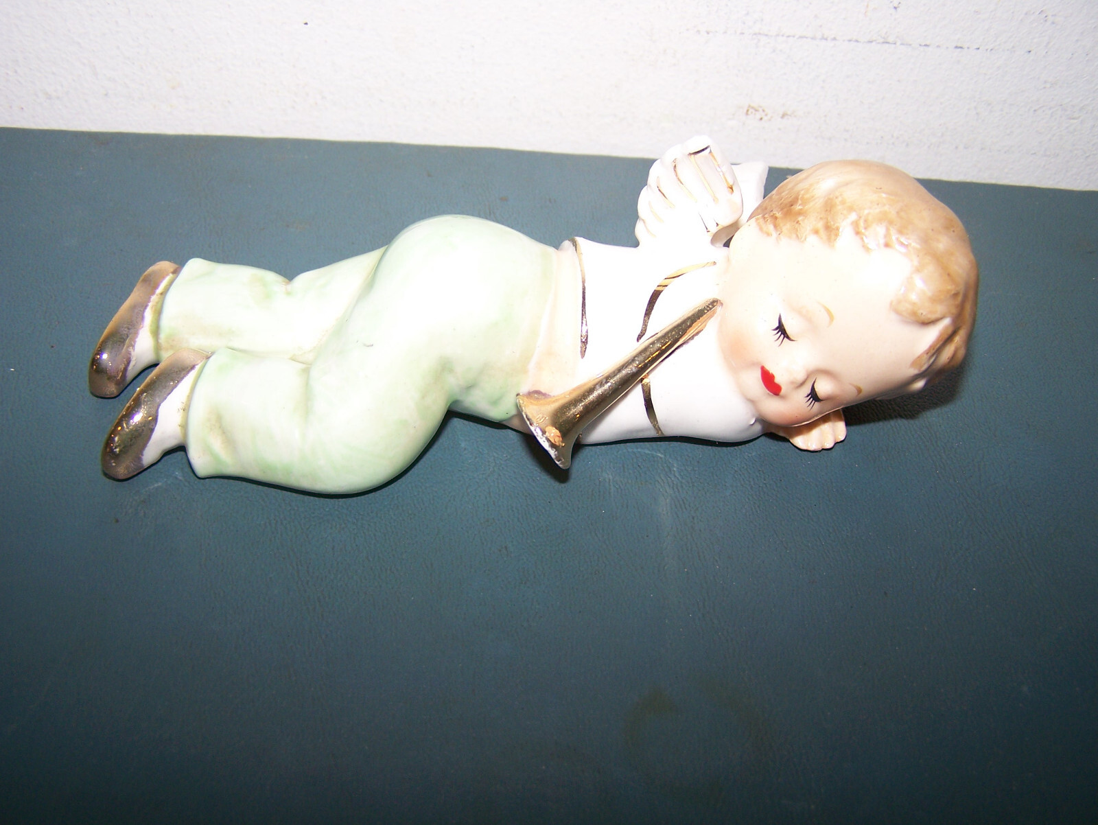 SLEEPING BUGLE BOY CHERUB ANGEL PORCELAIN FIGURAL WALL DECOR FIGURINE