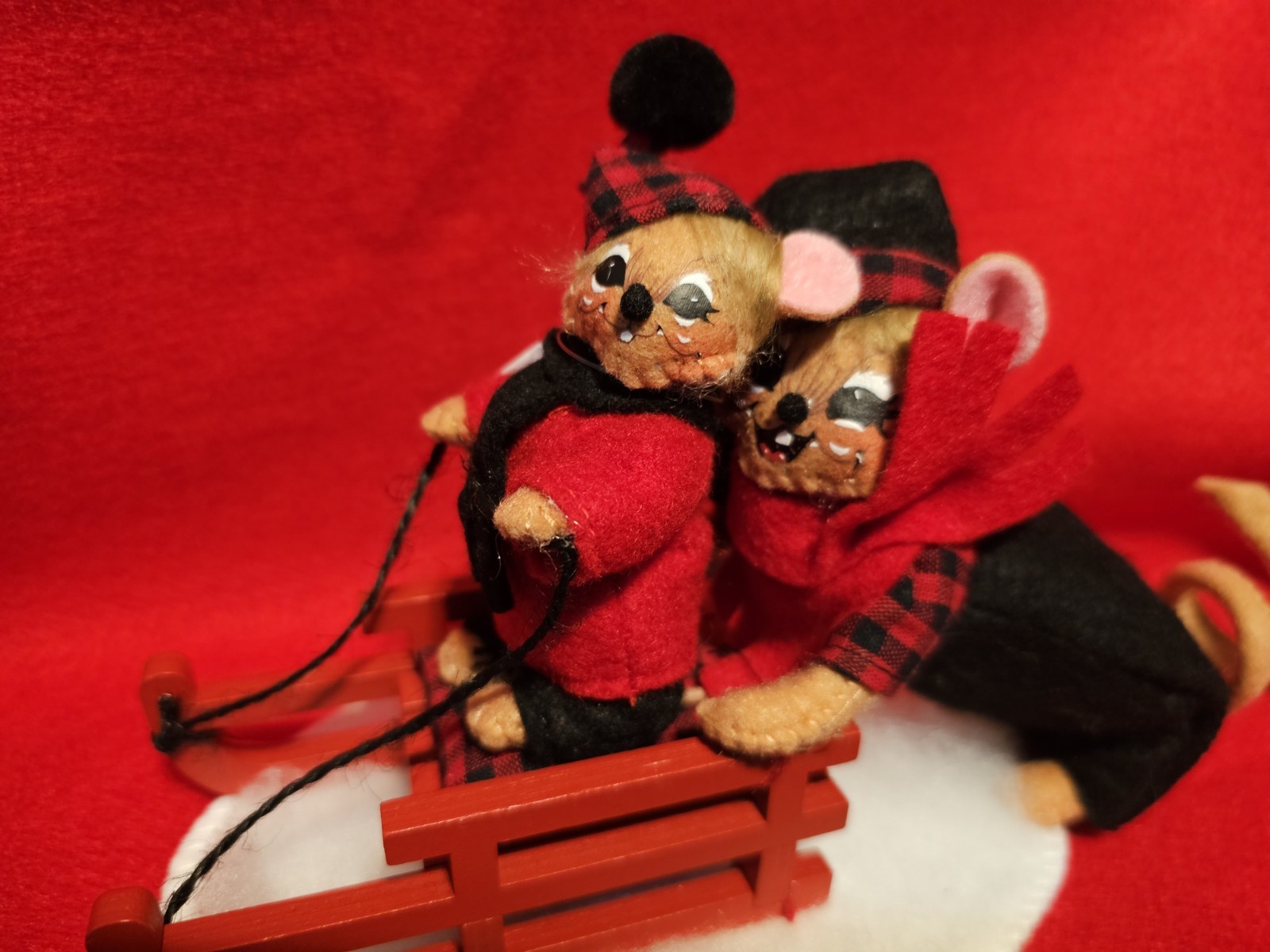 Anna Lee 5in Winter Woods Sledding Mice, 2021, 610021, Plaid girl and boy outfit