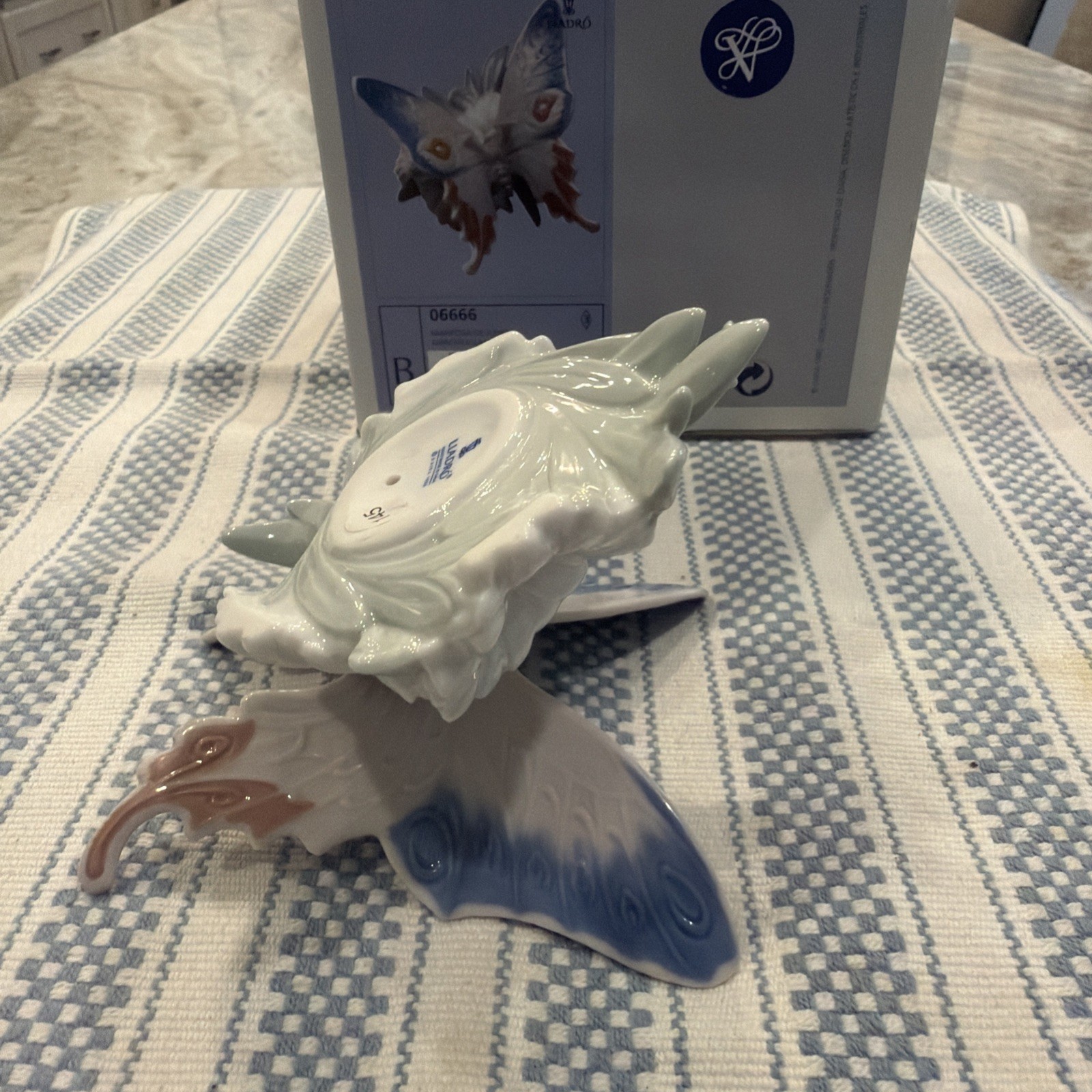 Lladro 6666 Graceful Landing w/ Original Box – Perfect Condition